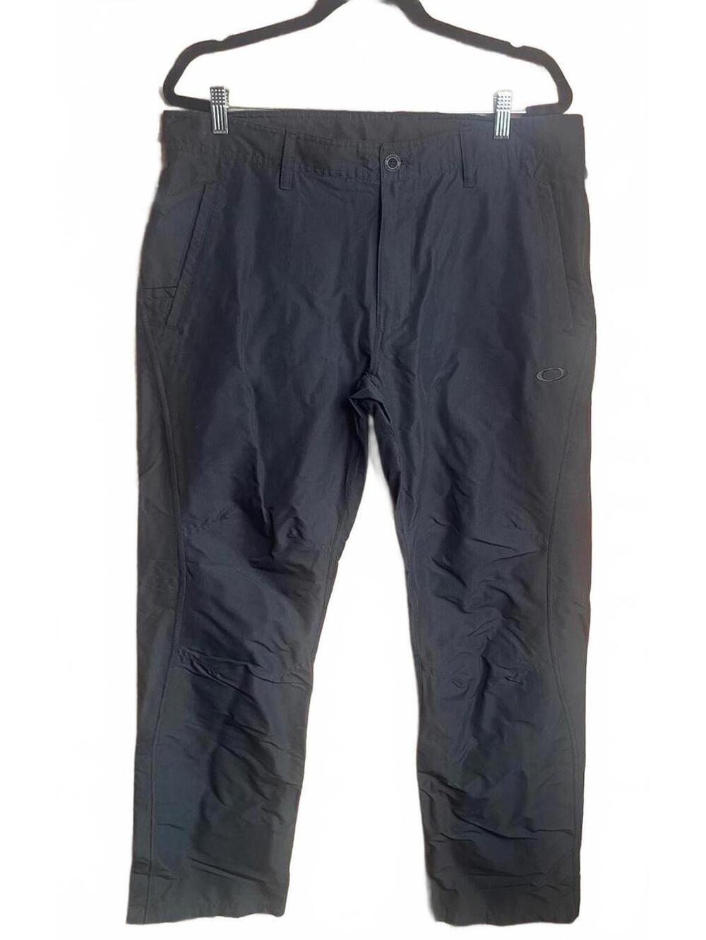 Oakley Men's Casual Pants with Zippered Pockets Black Size 38x30